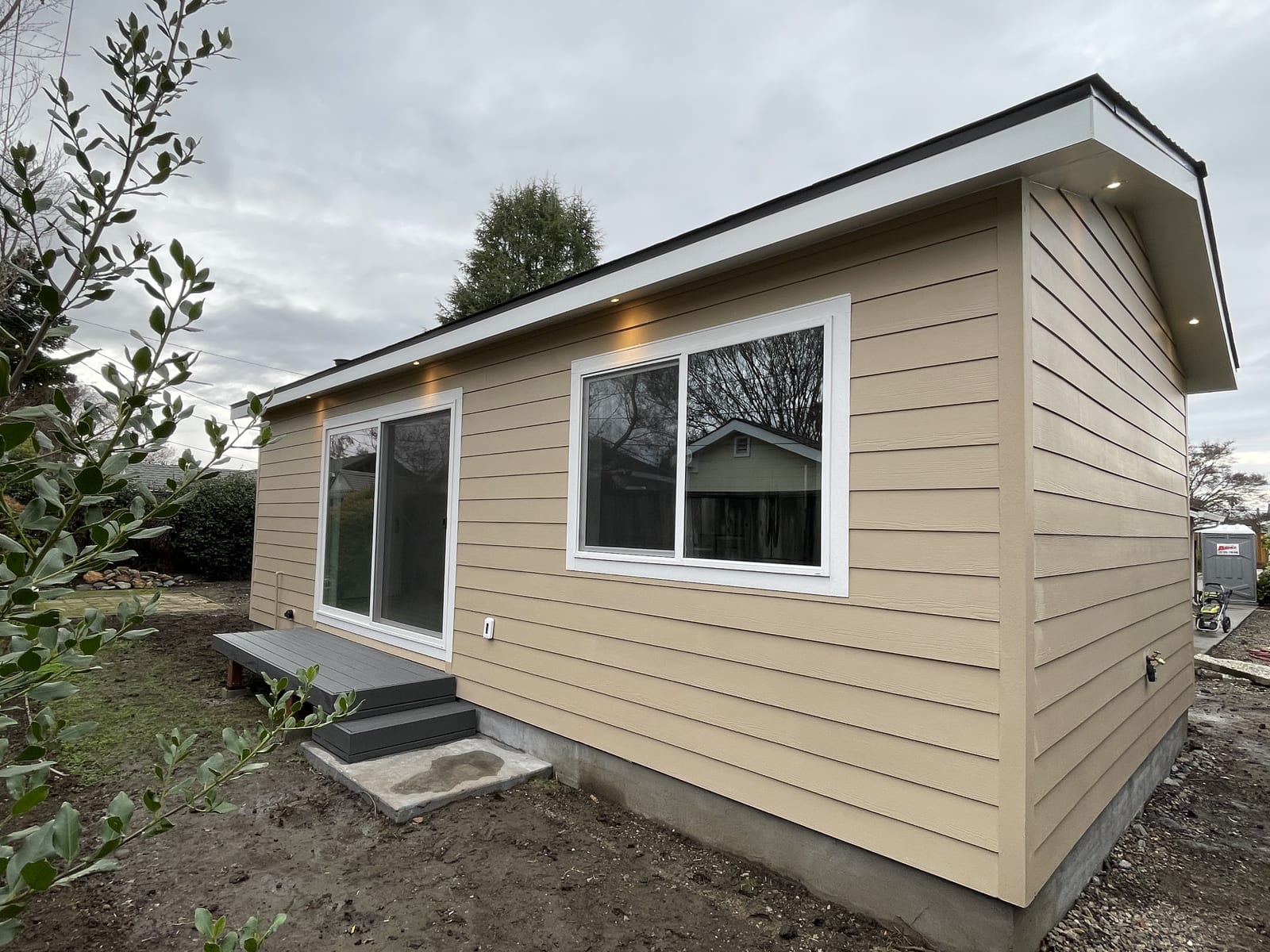 Exteriors photo 1